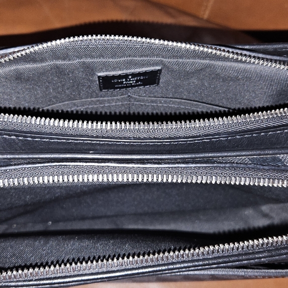 Louis Vuitton Damier Graphite Trocadero Messenger Bag - Picture 9 of 16